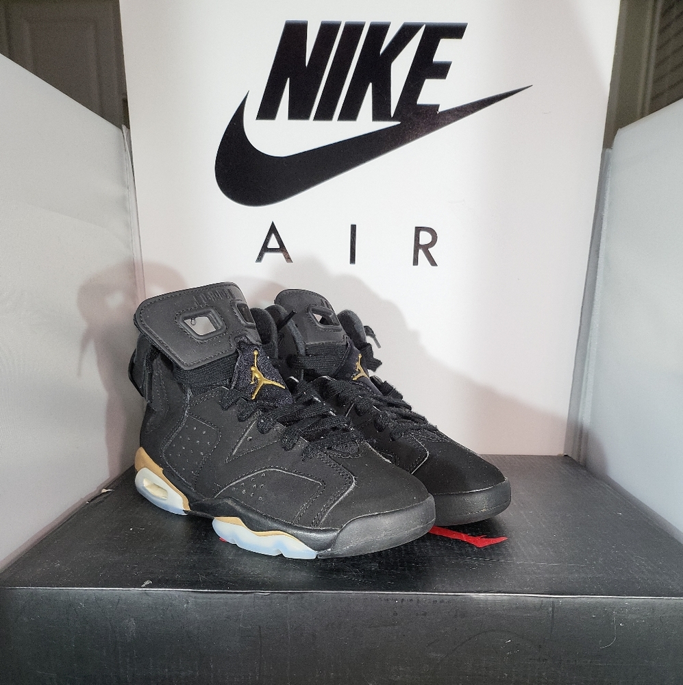 Size 4 - Jordan 6 Retro Defining Moments 2020.  - Fits Men Size 4 children size